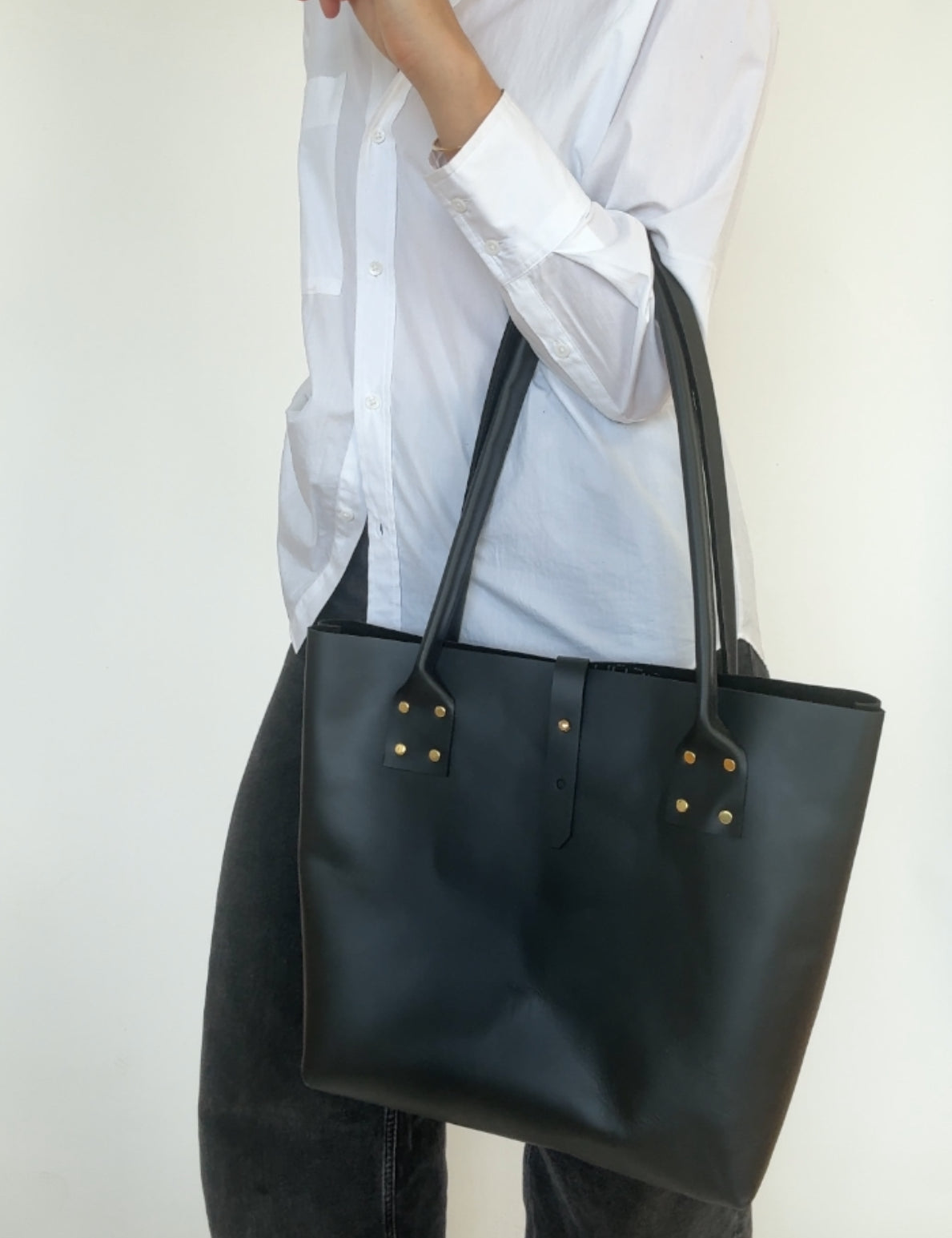 MOORE REFINED TOTE | NOIR Leather Bag - handcrafted by Market Canvas Leather in Tofino, BC, Canada