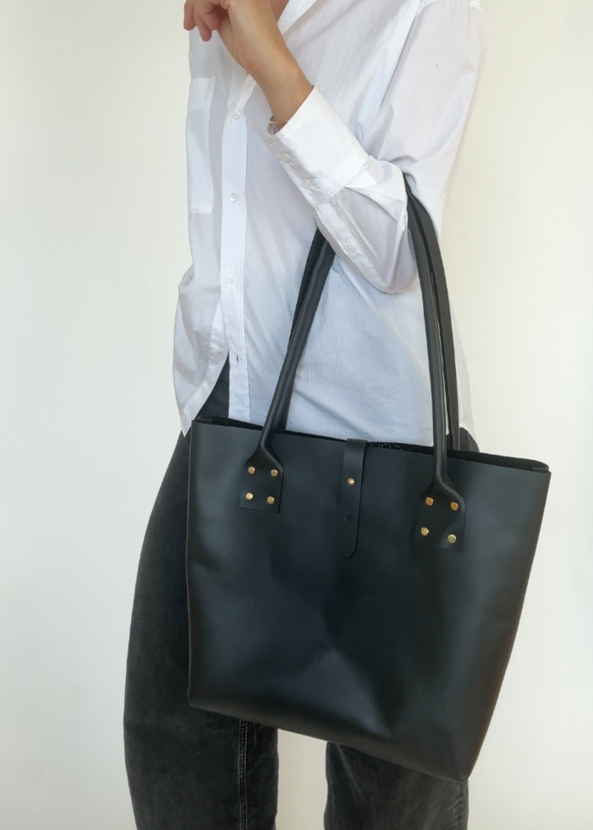 MOORE REFINED TOTE | NOIR Leather Bag - handcrafted by Market Canvas Leather in Tofino, BC, Canada