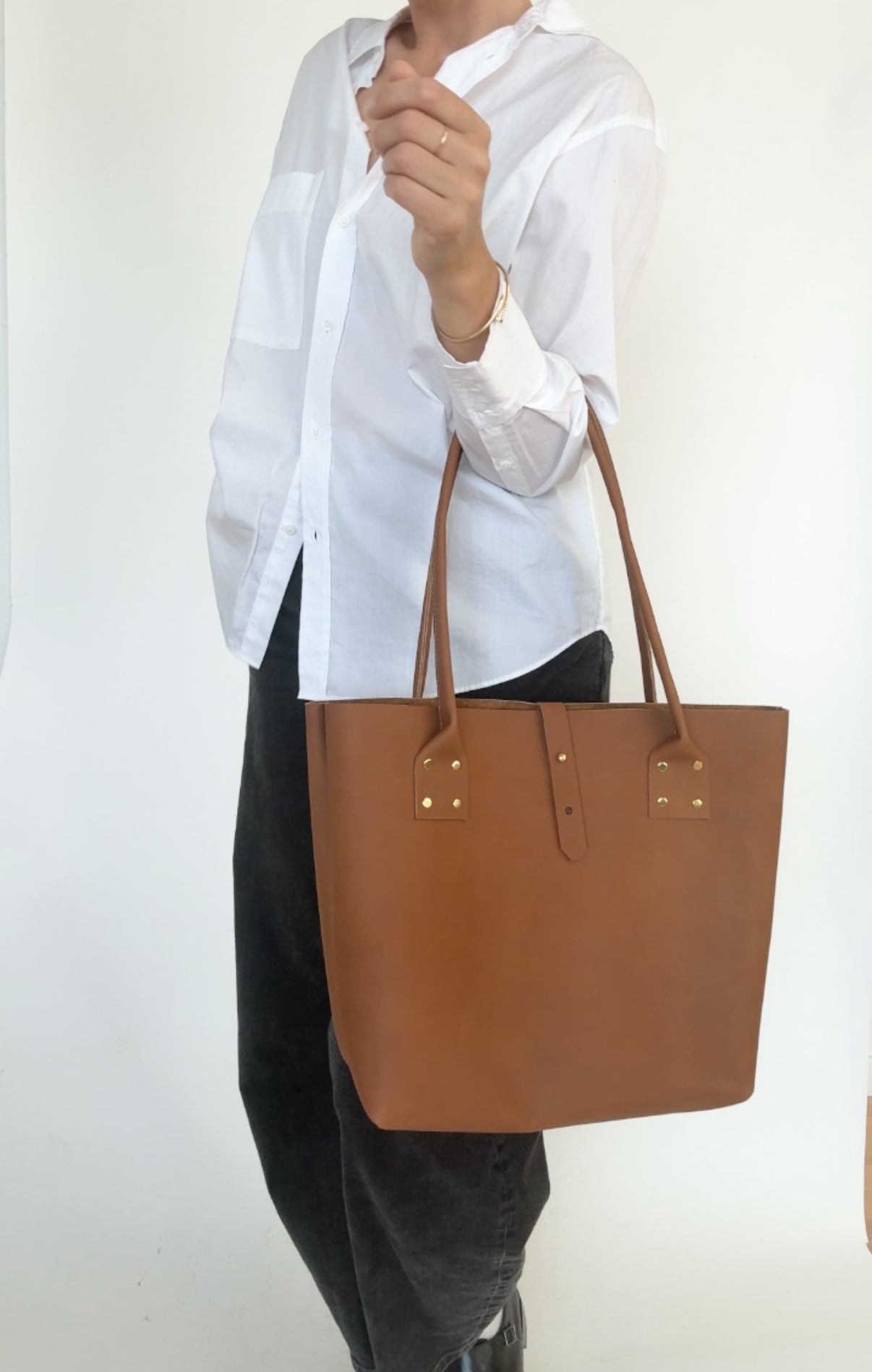 MOORE REFINED TOTE | CARAMEL Leather Bag - handcrafted by Market Canvas Leather in Tofino, BC, Canada