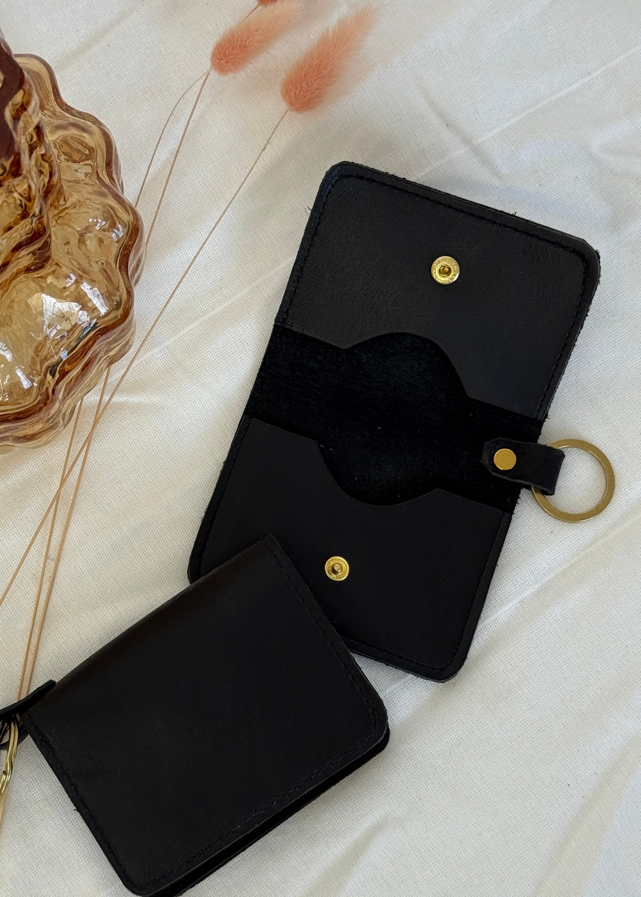 DÓRA LEATHER WALLET | NOIR Leather Bag - handcrafted by Market Canvas Leather in Tofino, BC, Canada