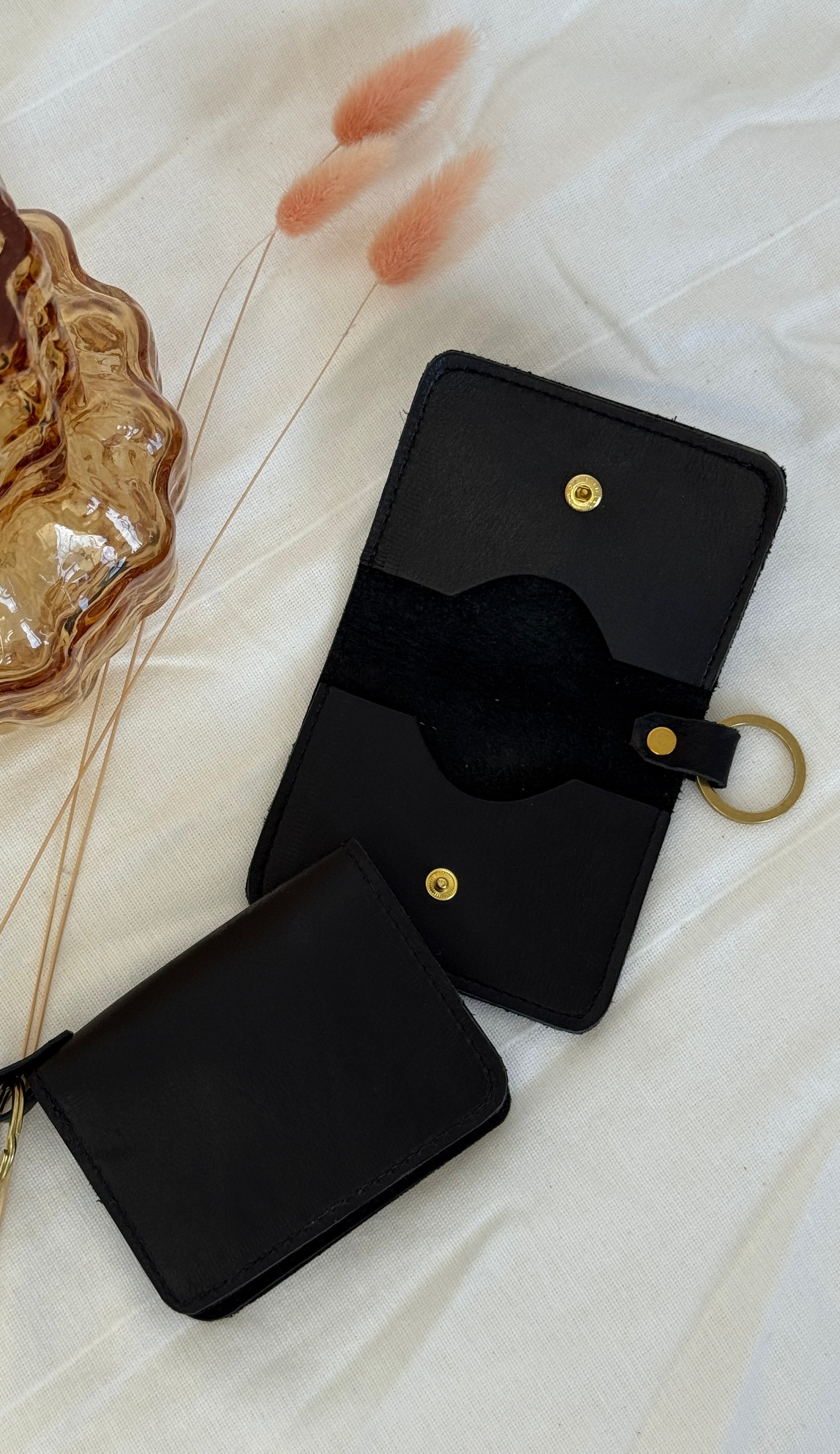 DÓRA LEATHER WALLET | NOIR Leather Bag - handcrafted by Market Canvas Leather in Tofino, BC, Canada
